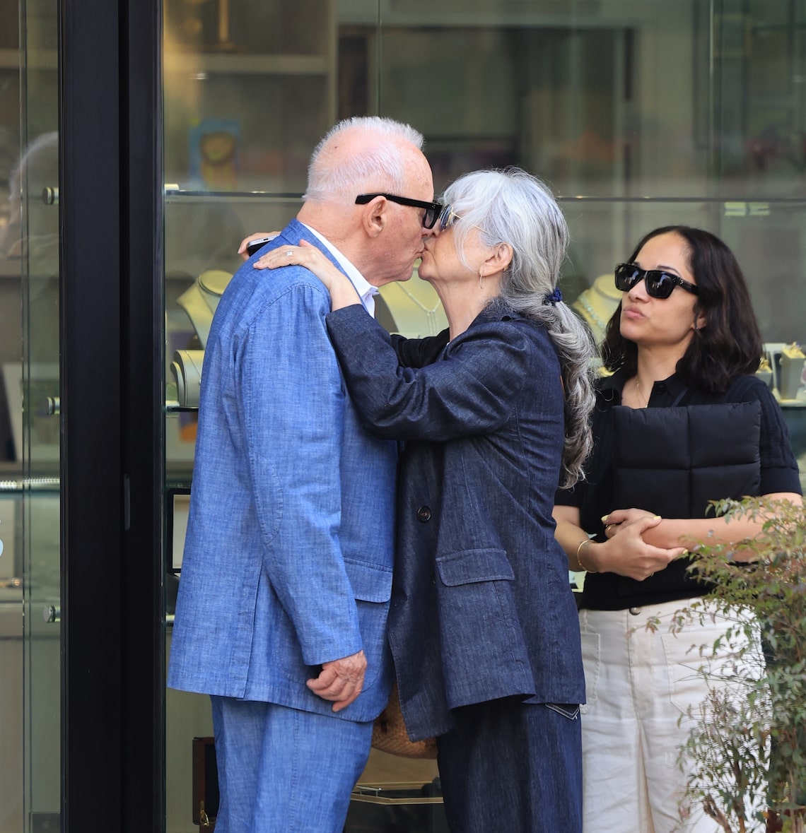 Anthony Hopkins and wife Stella Arroyave smooched while out to lunch in L.A.