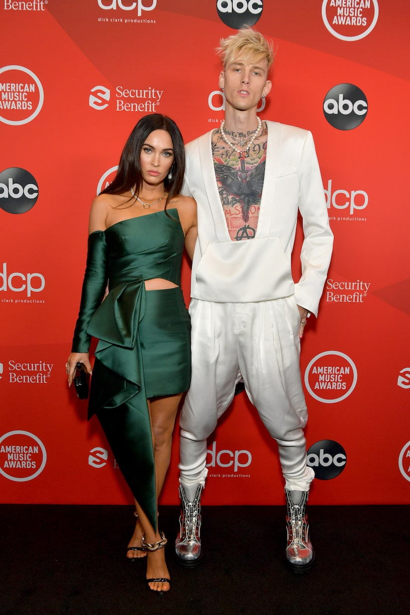 Megan Fox & Machine Gun Kelly Make It Red-Carpet Official at AMAs