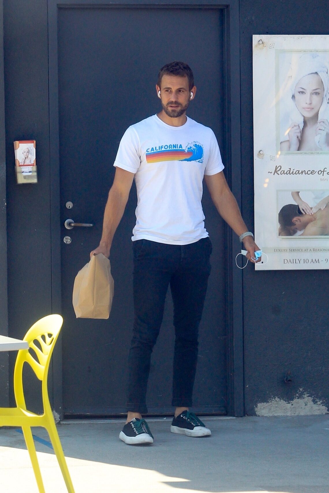 Nick Viall picked up some lunch in Los Angeles.