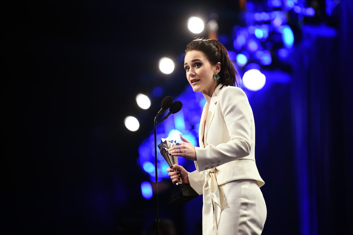 Rachel Brosnahan accepted her award for "The Marvelous Mrs. Maisel."