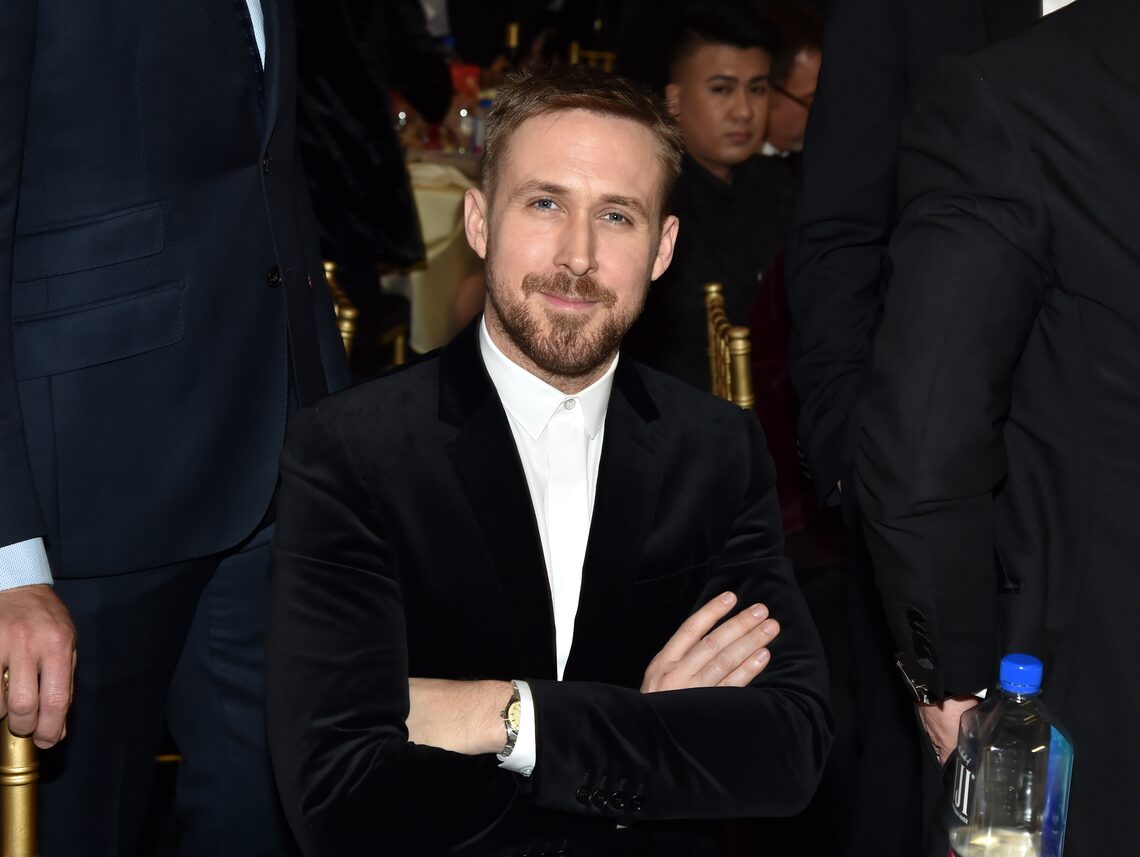 Ryan Gosling sighting! The "First Man" star skipped the carpet, but posed for pics inside.