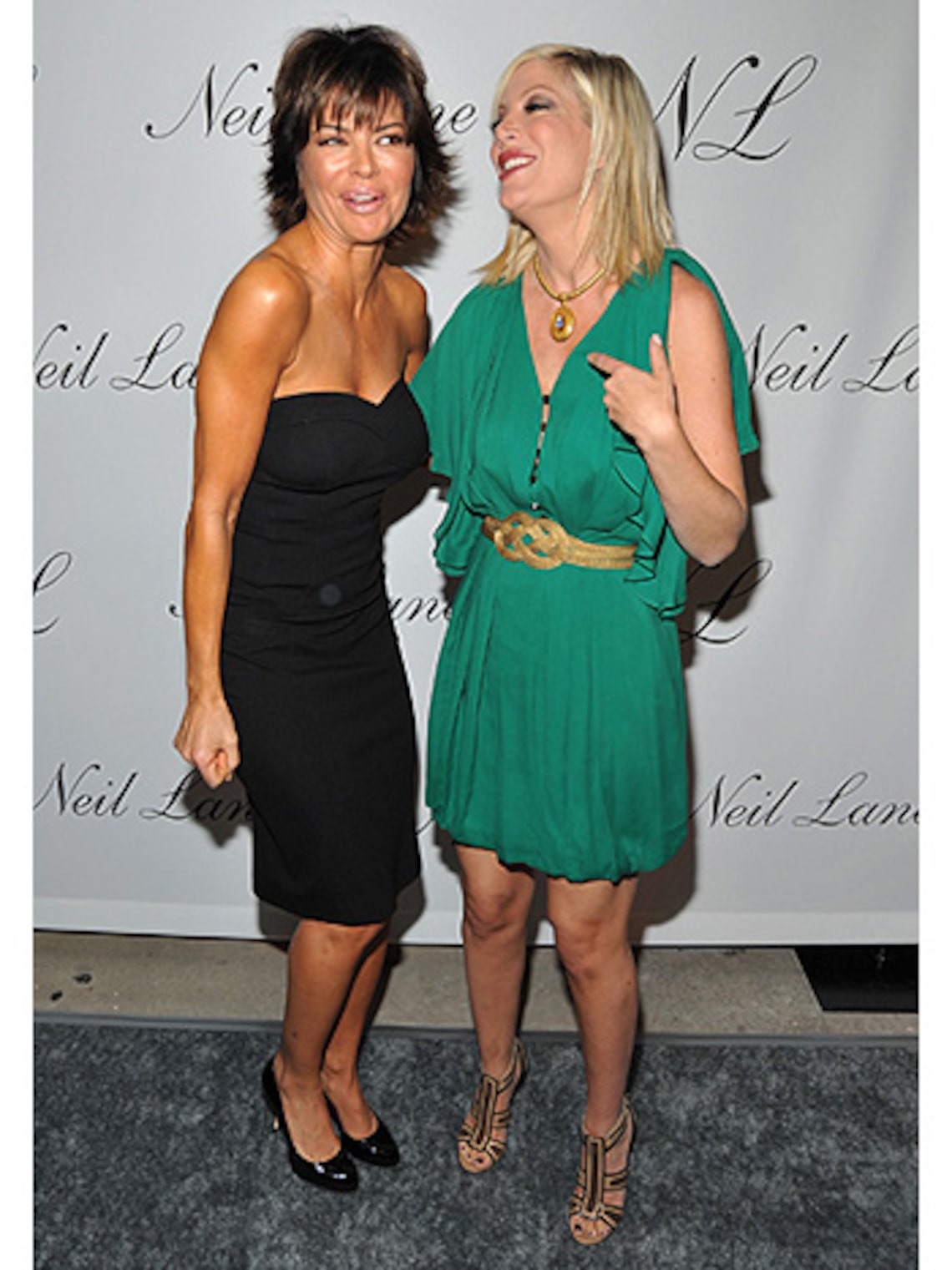 Former "Melrose Place" star Lisa Rinna went to the real Melrose Place with pal Tori Spelling for the opening of jeweler Neil Lane’s flagship store. (Getty Images: Frazer Harrison)