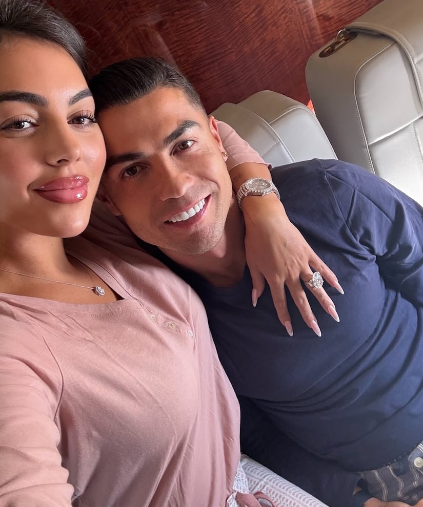 Cristiano Ronaldo kết hôn với người yêu lâu năm Georgina Rodríguez