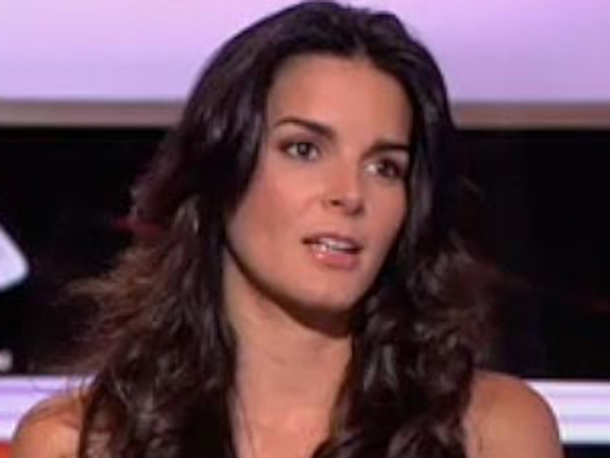 Angie Harmon's Detective Fashion Breakdown, image size:1200x900