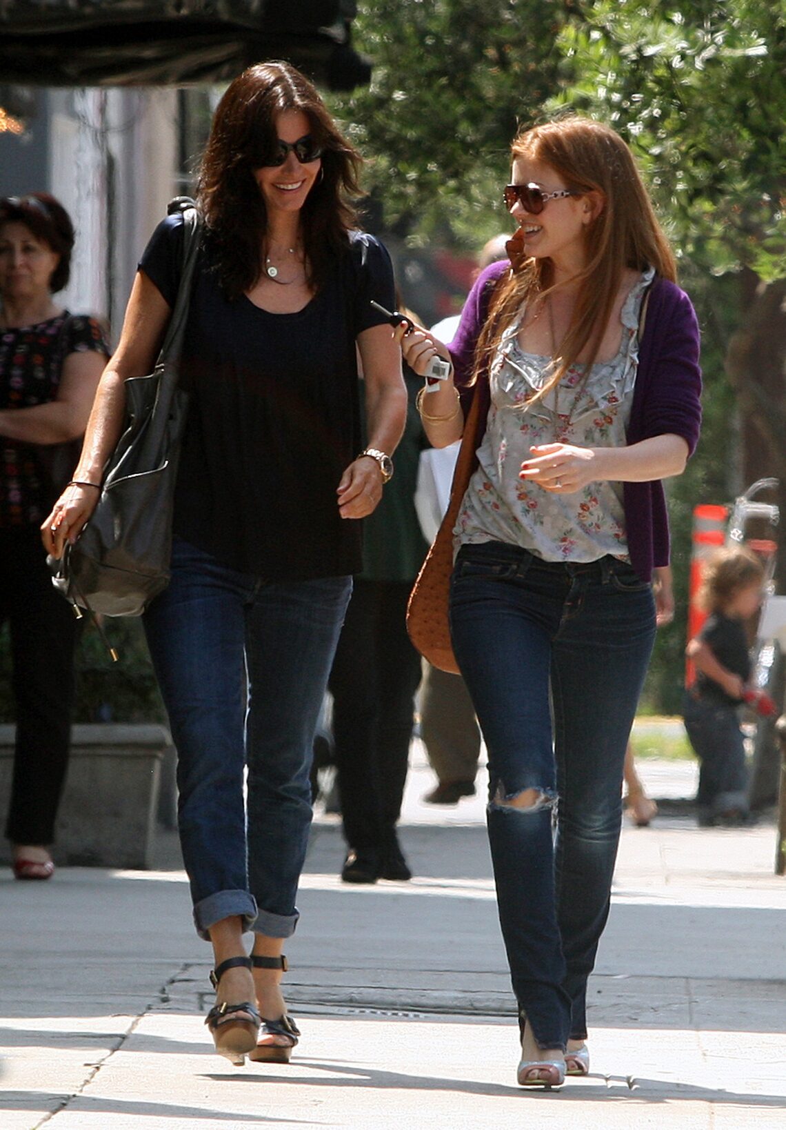 Courteney Cox has a new "Friend" -- Isla Fisher! The actresses were snapped enjoying a gab after grabbing a bite to eat in Los Angeles.