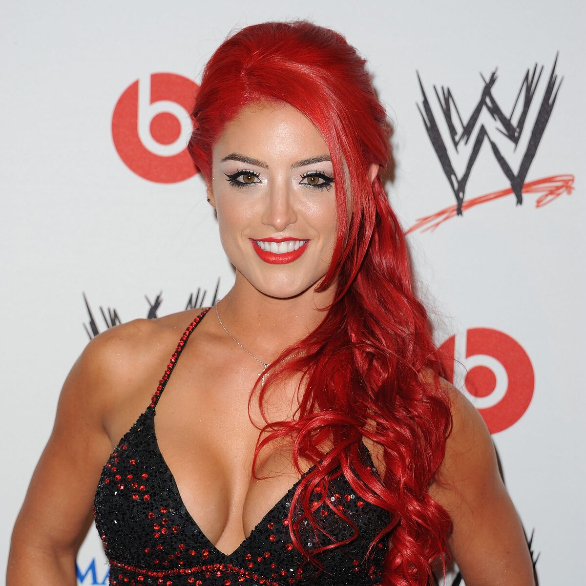 Former WWE Total Divas Star Files For Divorce, image size:1200x1200