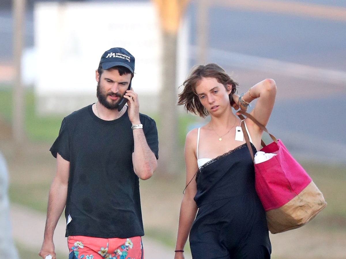 Pic Is Tom Sturridge Dating Uma Thurman S Daughter Maya Hawke