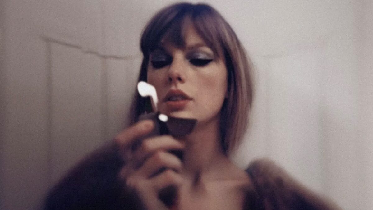 taylor swift smoking cigarette lipstick eras tour : r/erastour GREASE (Taylors Version) starring Taylor