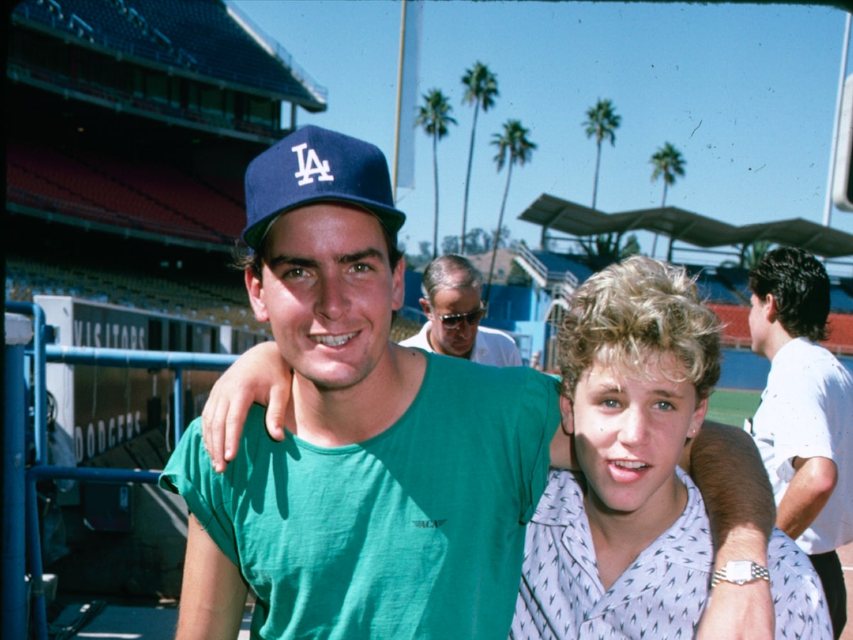 Charlie Sheen Defended by Corey Haim's Mother, image size:1200x900