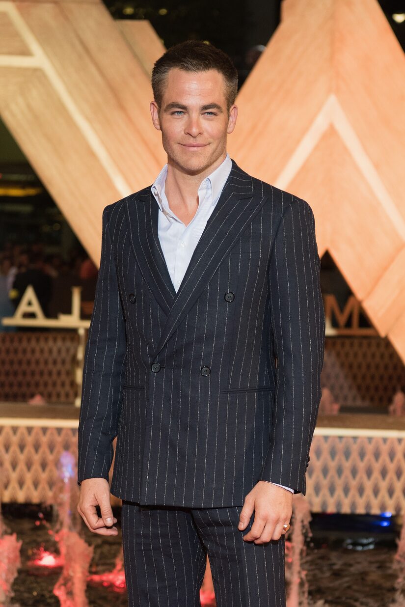 Chris Pine Reveals Holiday Plans with GF, Plus: He Talks 'Wonder Woman 1984' and Love for 'Top Gun'