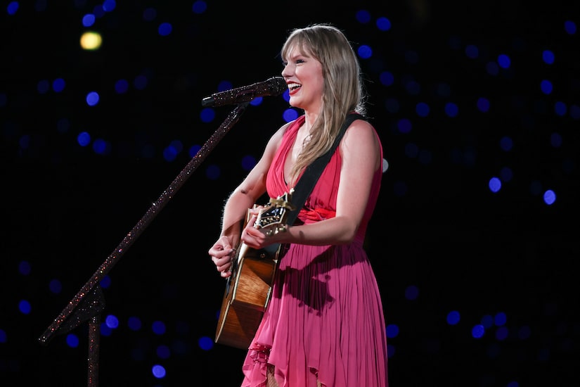 Taylor Swift Unveils New '1989' Mash-Ups on Eras Tour