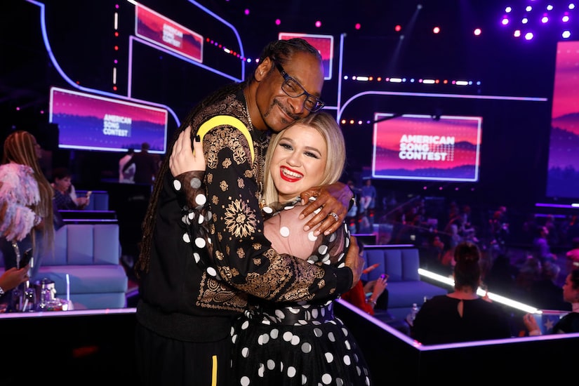 Kelly Clarkson & Snoop Dogg Tease Possible Collab