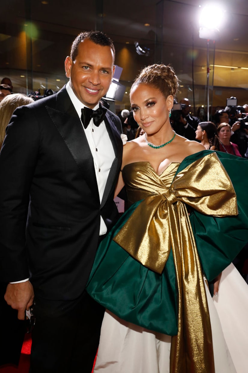 A-Rod Flies Back to the Dominican Republic for Some J.Lo Time