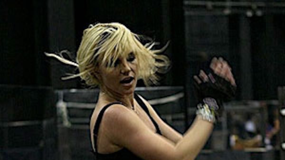 Britney Flaunts Her Rock Hard Tour Bod!