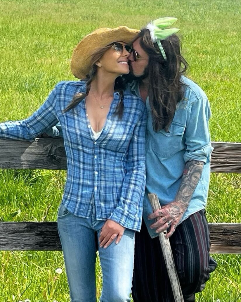 Elizabeth Hurley and... Billy Ray Cyrus?!... Go Instagram Official