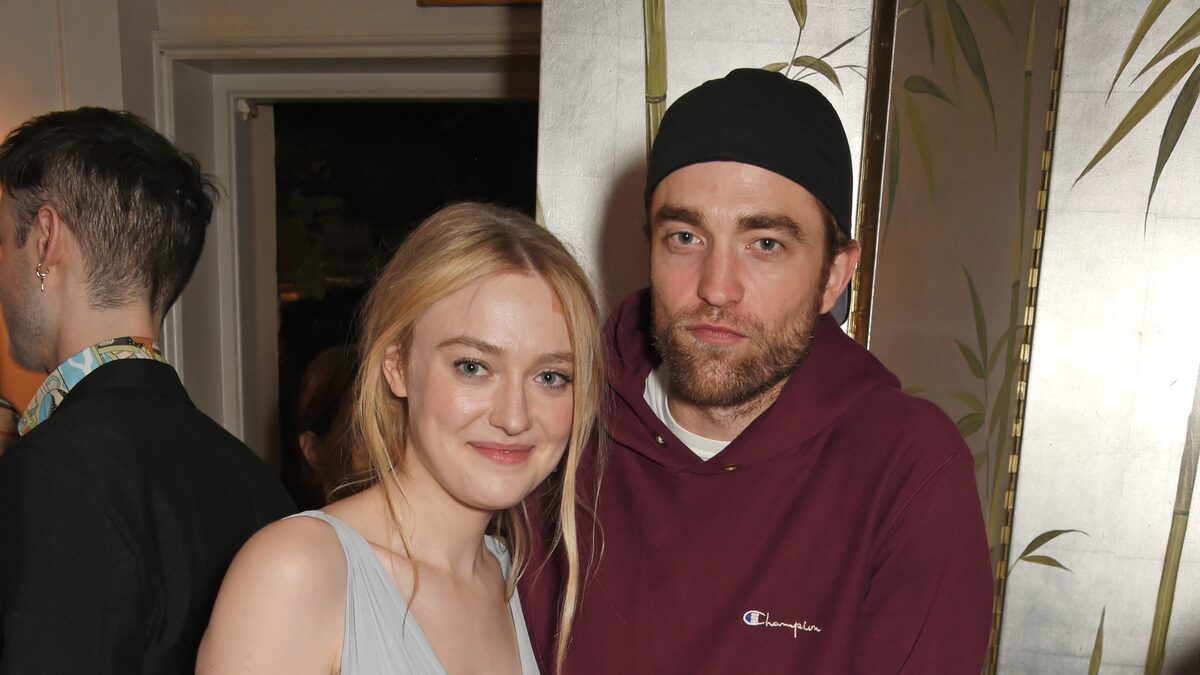 Dakota Fanning Vs. Elle Fanning: Which Sister Reigns Supreme? (2014/05/02)-  Tickets to Movies in Theaters, Broadway Shows, London Theatre \u0026 More |  Hollywood.com, image size:1200x675