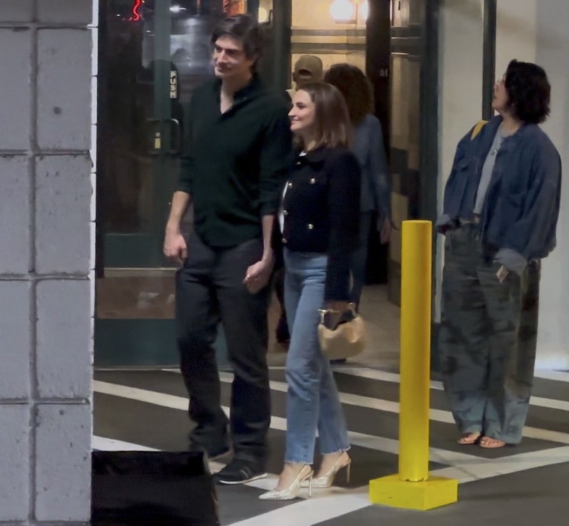 Brandon Routh & Rachael Leigh Cook Spotted Holding Hands on Movie Date!