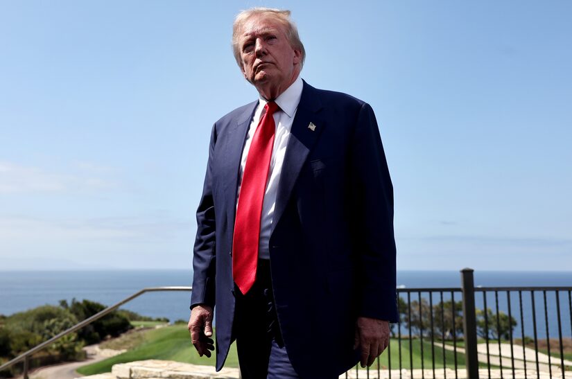 Trump Safe After Gunfire at His Golf Course -- Man with Gun Detained