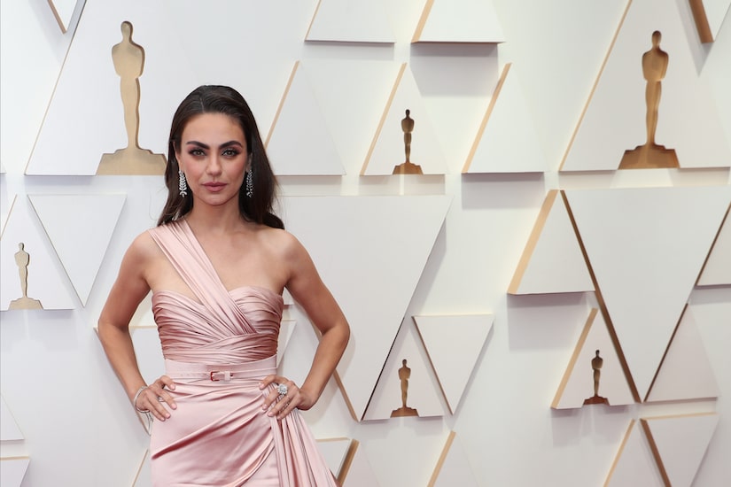 Watch Mila Kunis Scream and Fangirl Over Rachel Lindsay at Oscars 2022