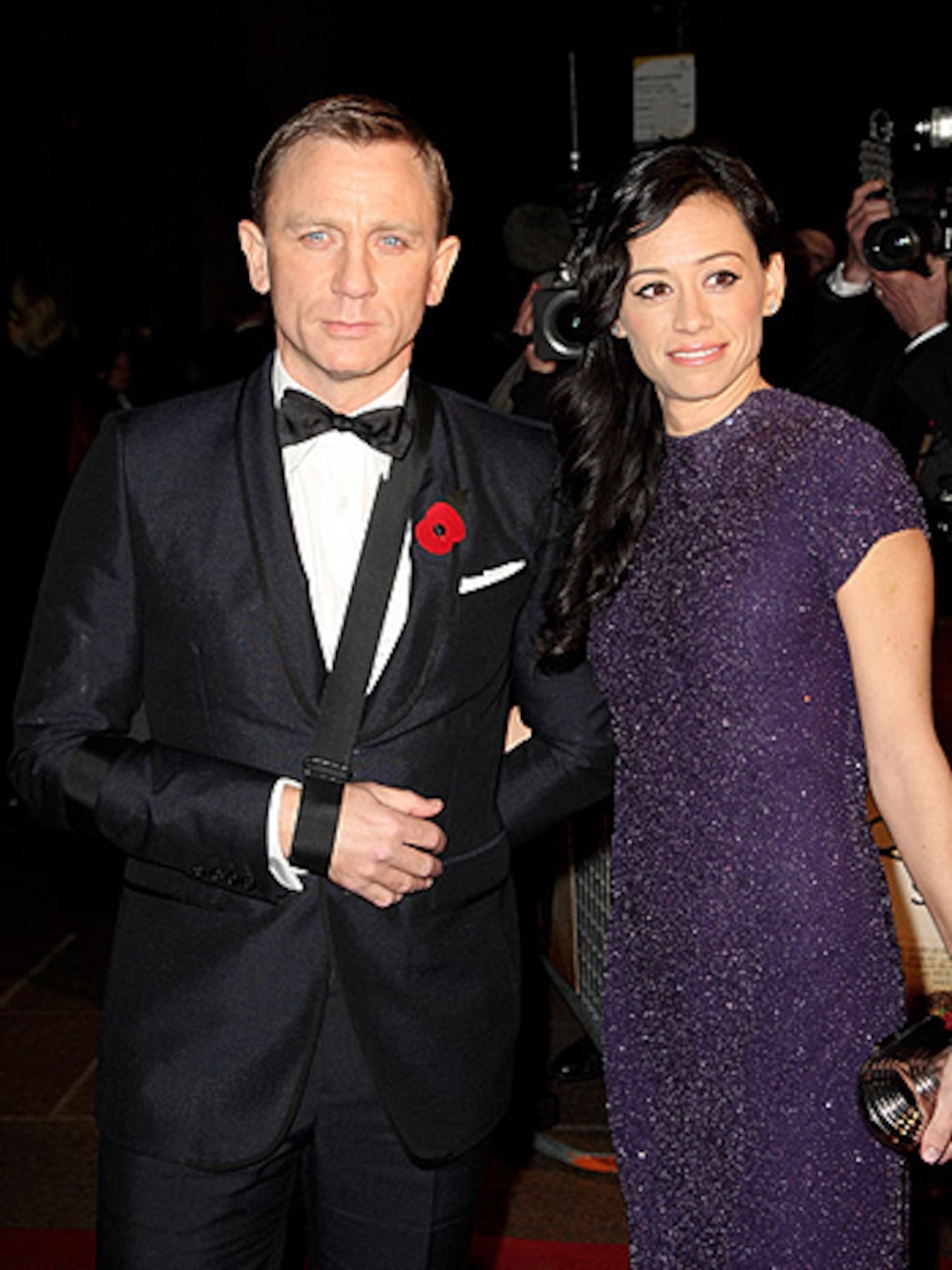 Recovering from shoulder surgery, 007 Daniel Craig and gorgeous GF Satsuki Mitchell arrive for the London world premiere of the newest Bond adventure "Quantum of Solace." (Getty Images: Dave Hogan)
