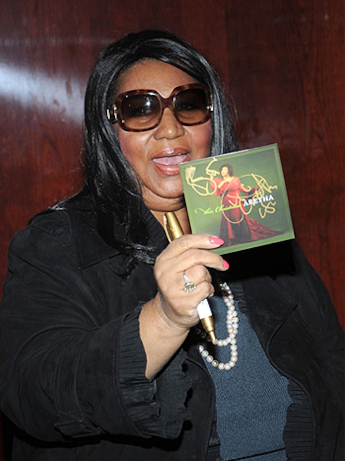 Aretha Franklin signs copies of her first ever holiday album "This Christmas Aretha" at a NYC Borders. (Getty Images: Brad Barket)
