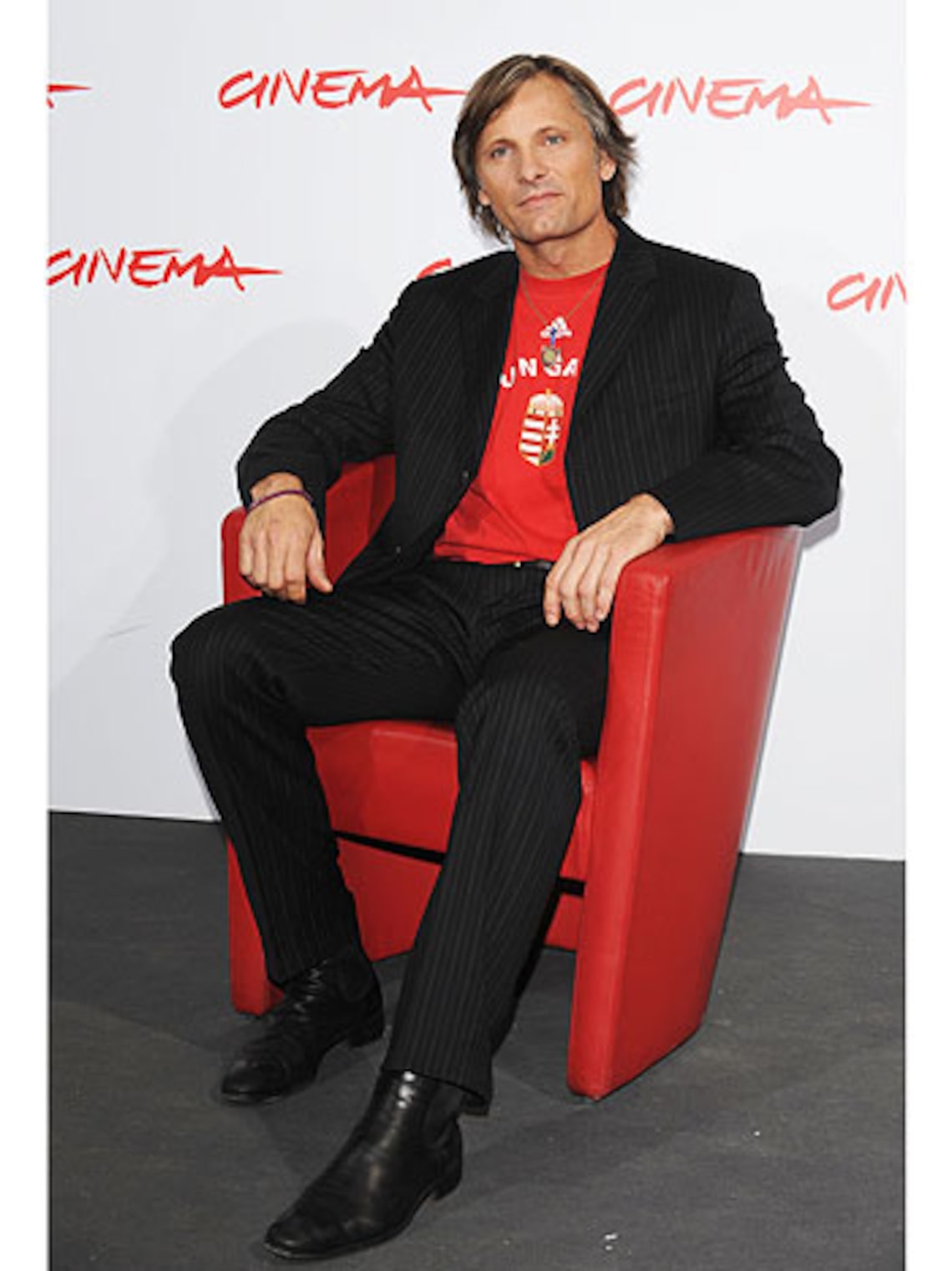 Hottie Viggo Mortensen kicks back during the "Good" photocall in Rome. (Getty Images: Pascal Le Segretain)
