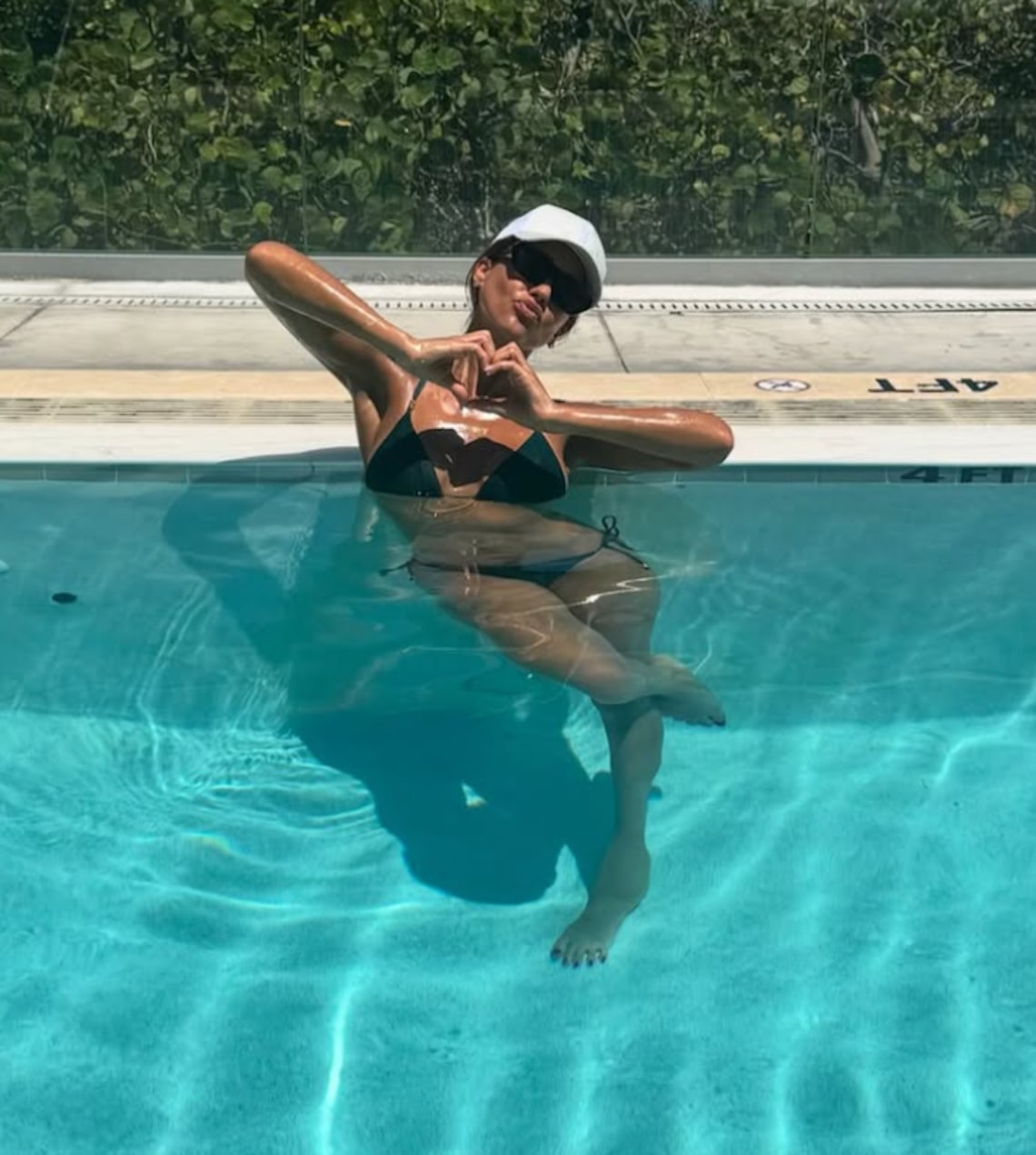Jessica Alba said goodbye to summer with a pool pic. She wrote on Instagram, "& that’s a wrap - ✌🏽 out summer."