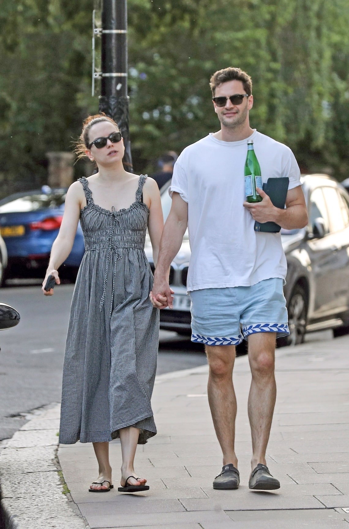 Daisy Ridley and Tom Bateman held hands while taking a stroll in London’s Primrose Hill neighborhood.