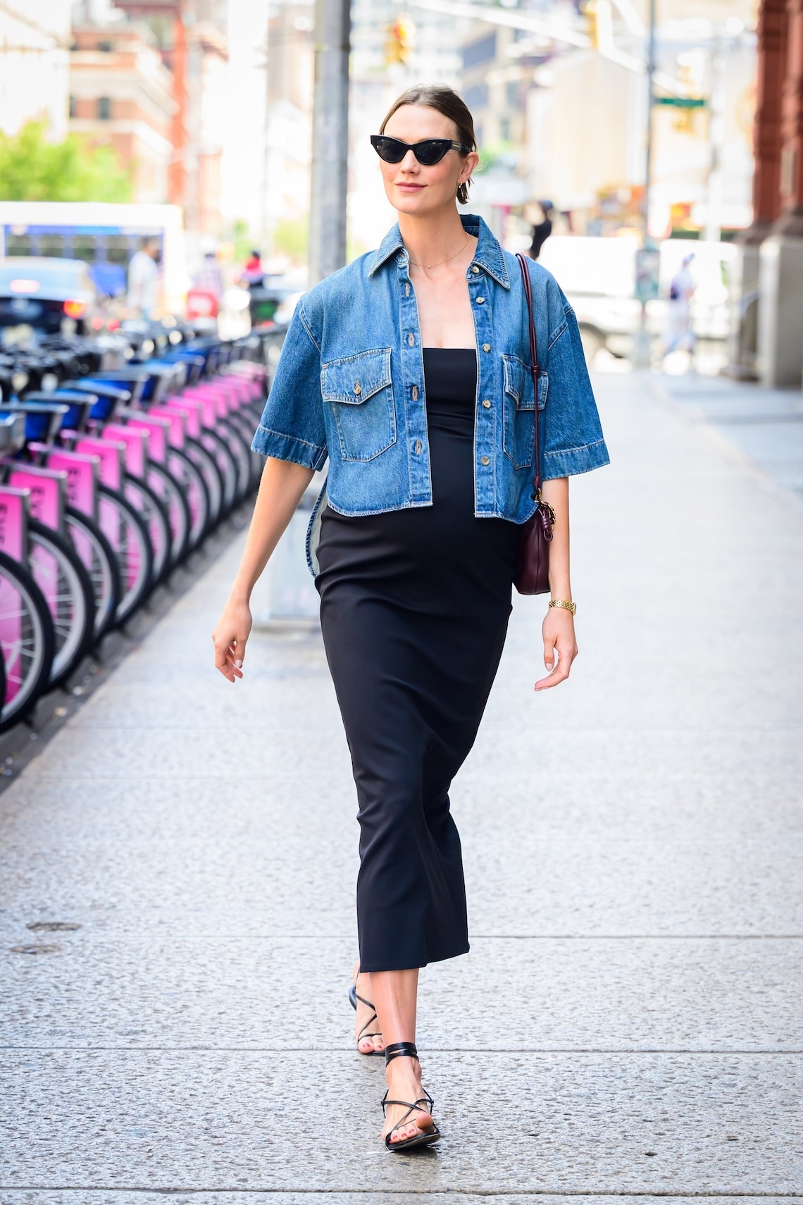 A pregnant Karlie Kloss kept it casual while stepping out in NYC.